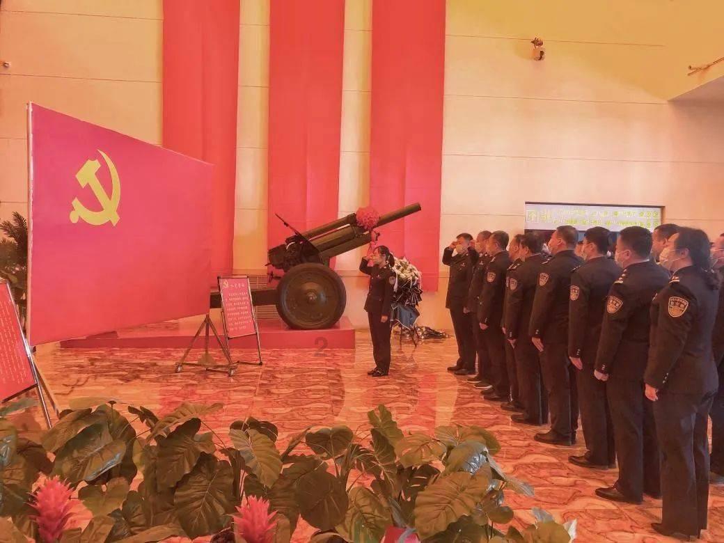 两民警十多年前在玩具店老板处买气枪,被判缓刑丢公职申诉多年